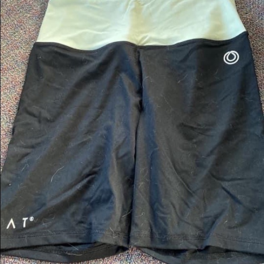 L monat shorts